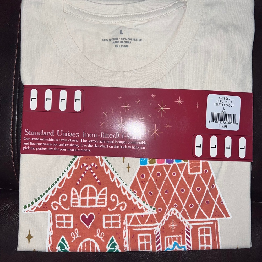 Holiday Gingerbread House Unisex Graphic T-Shirt Turtledove Cream Large NEW